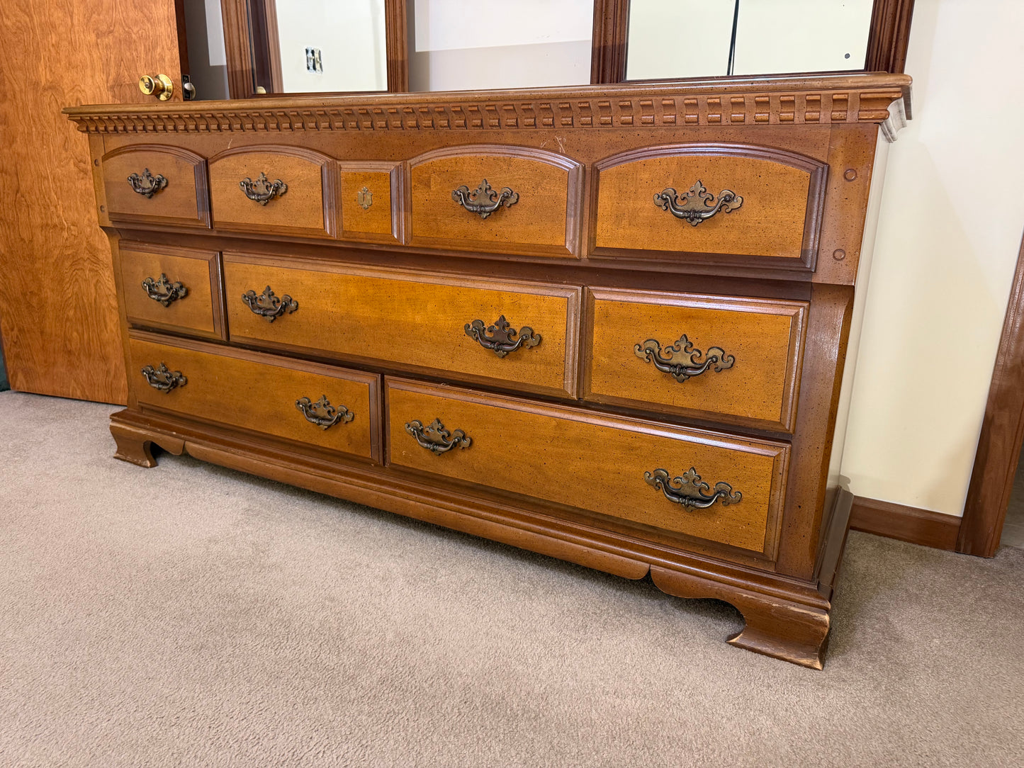 Bassett Dresser w/ 2 Mirrors