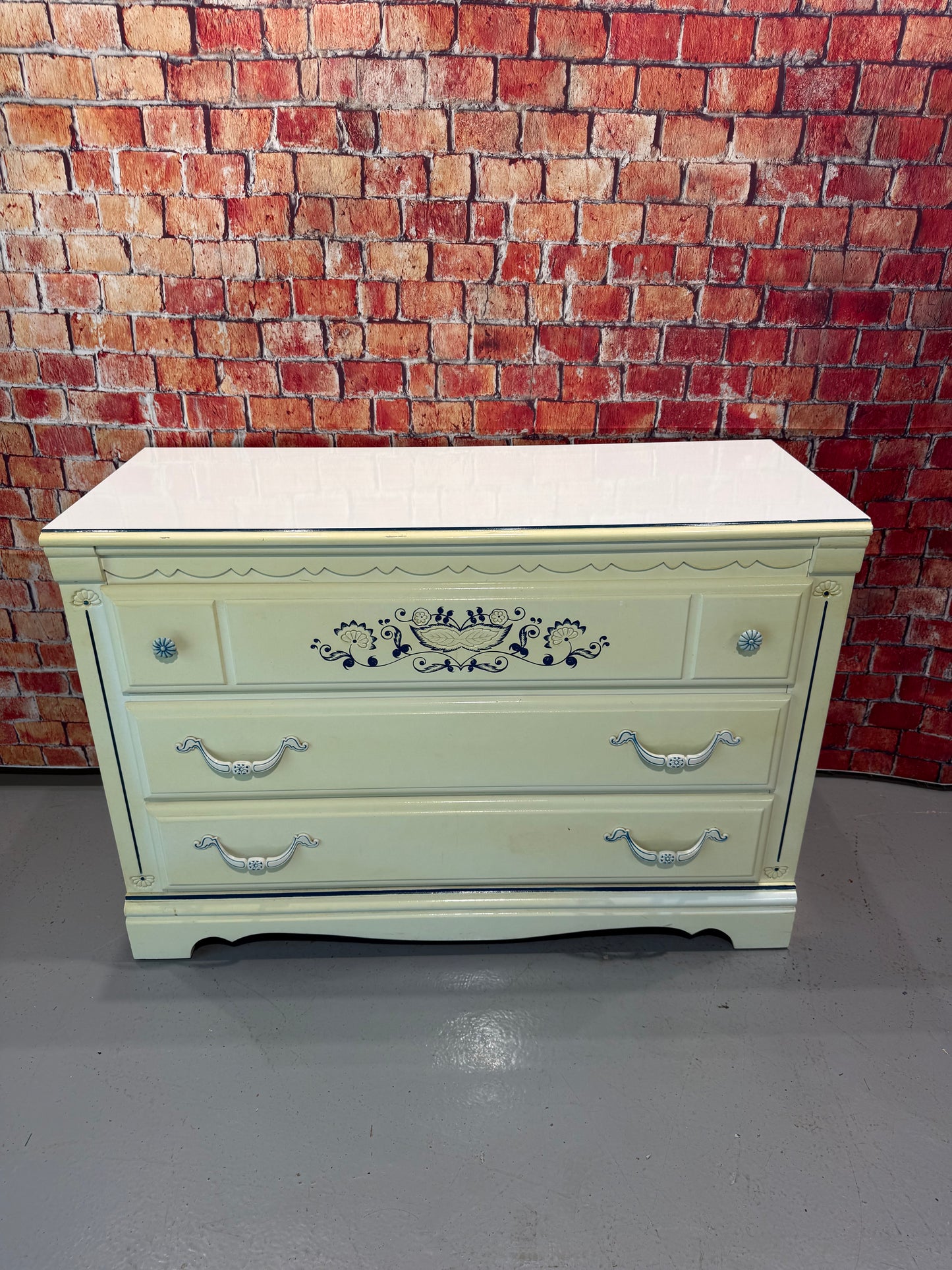 Lea Dresser