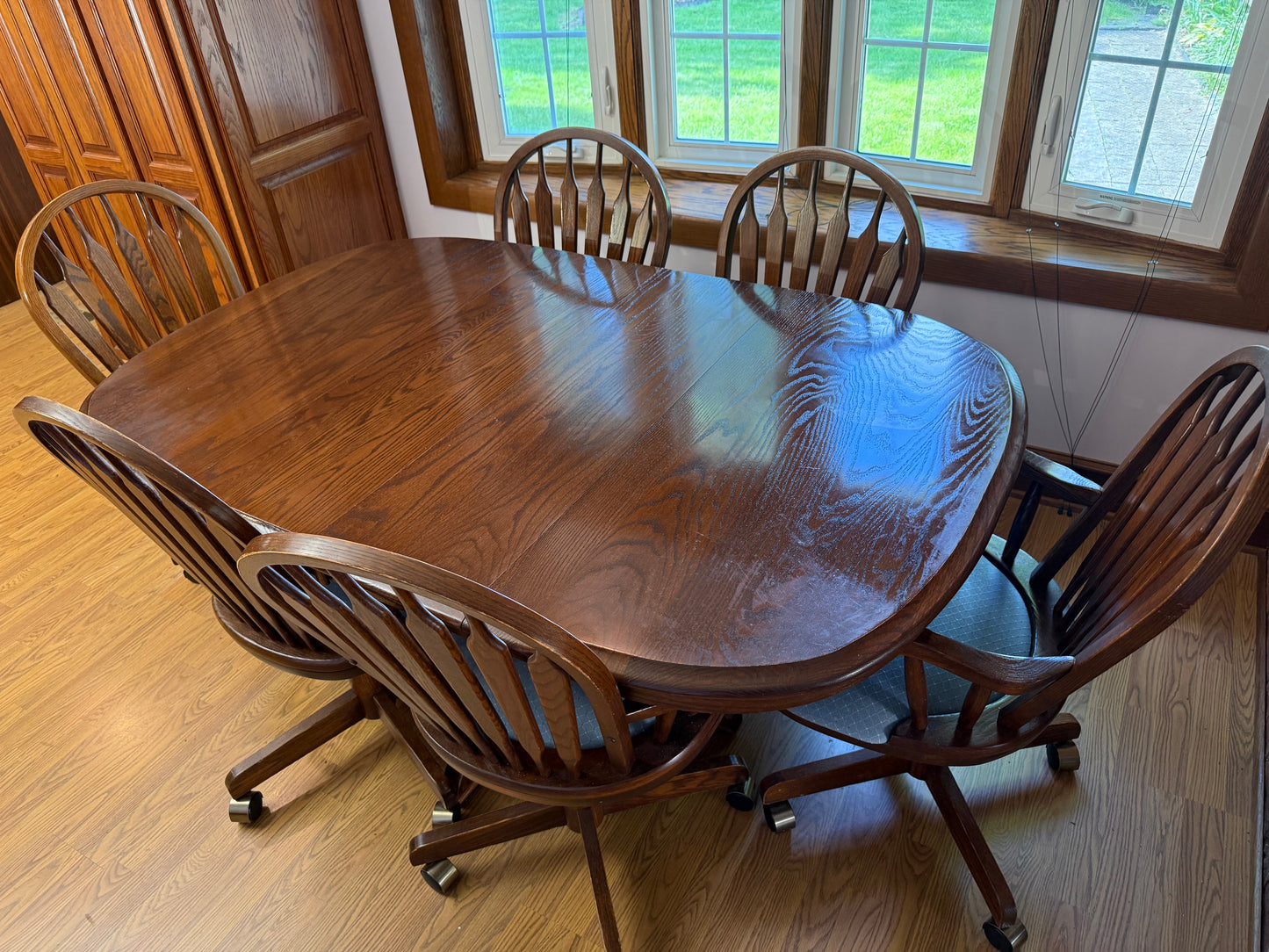 Dining Table & 6 Chairs w/ Wheels