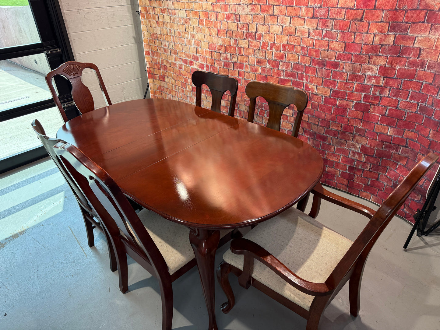 Dining Table & 6 Chairs