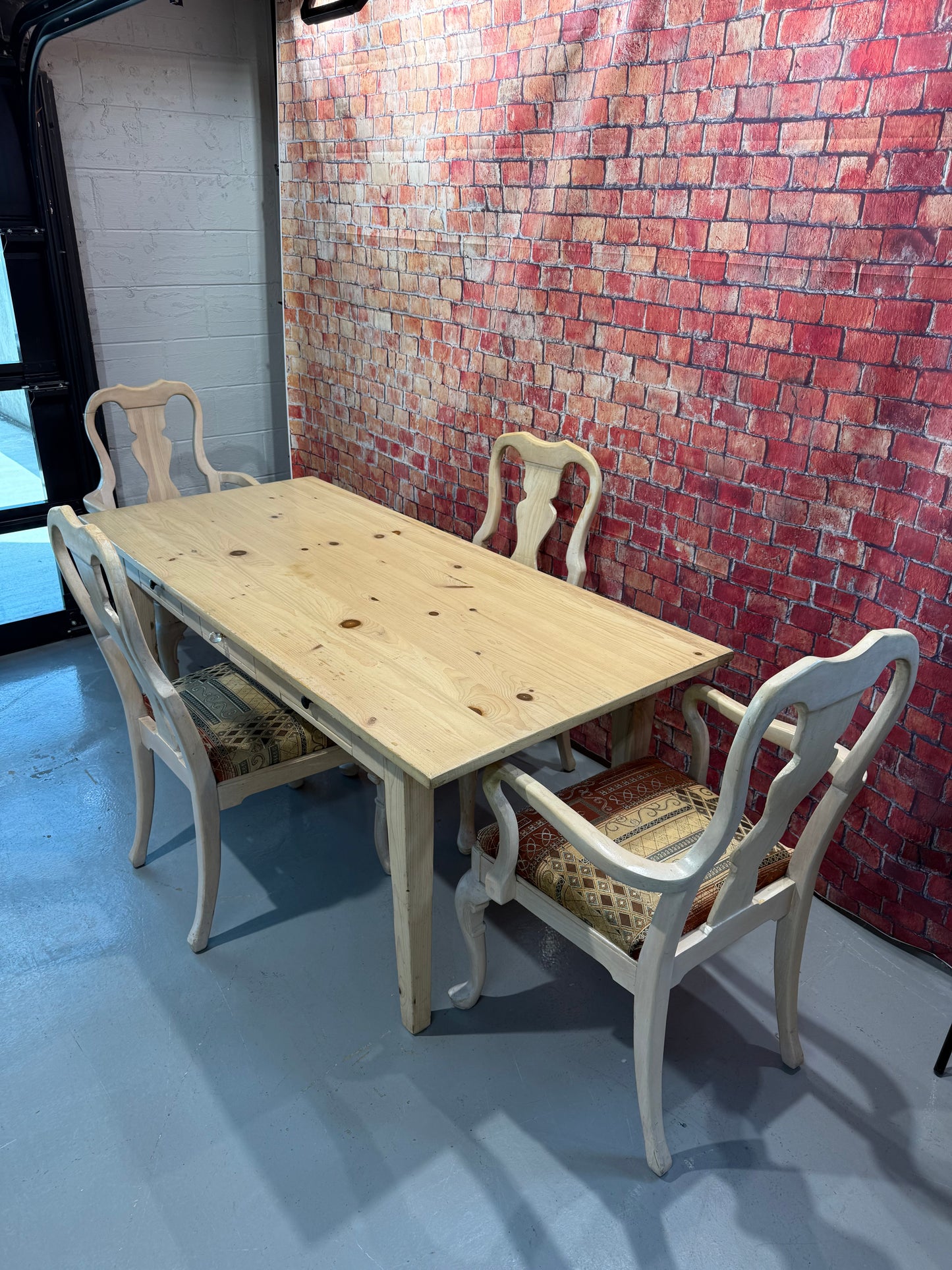 Pottery Barn Dining Table & 4 Chairs