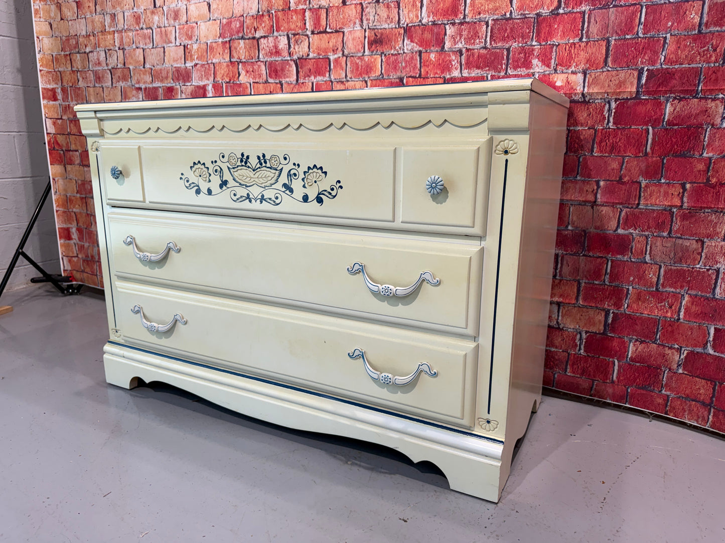 Lea Dresser