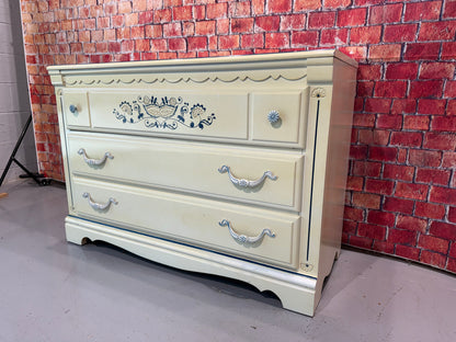 Lea Dresser