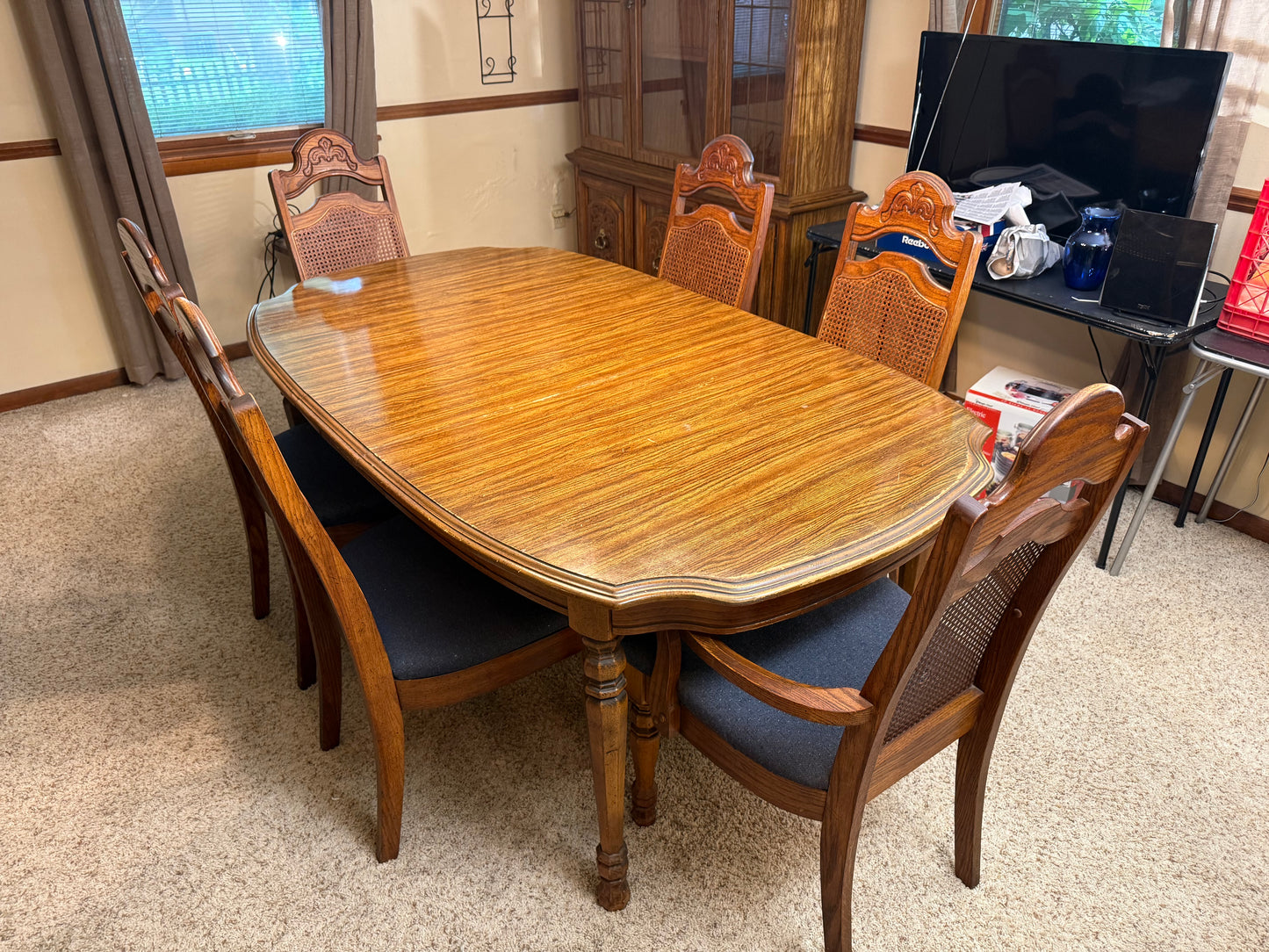 Table & 6 Chairs