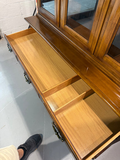 Hutch / China Cabinet