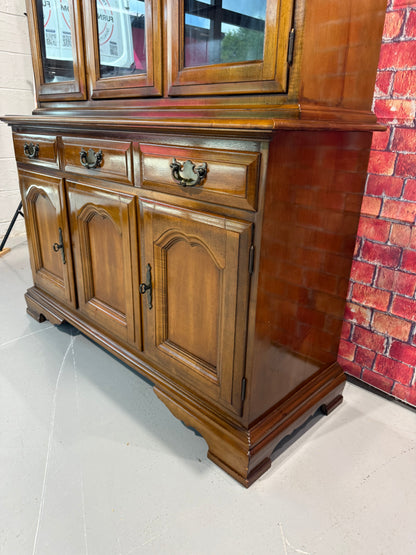 Hutch / China Cabinet
