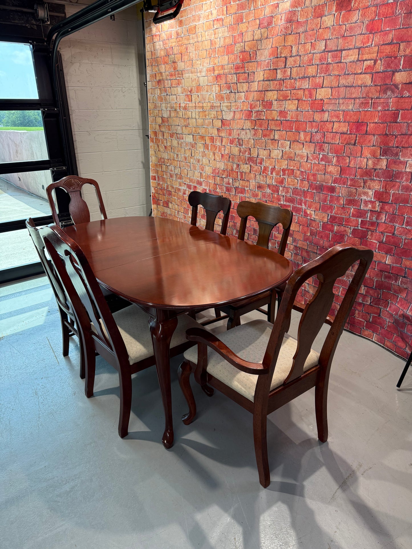 Dining Table & 6 Chairs