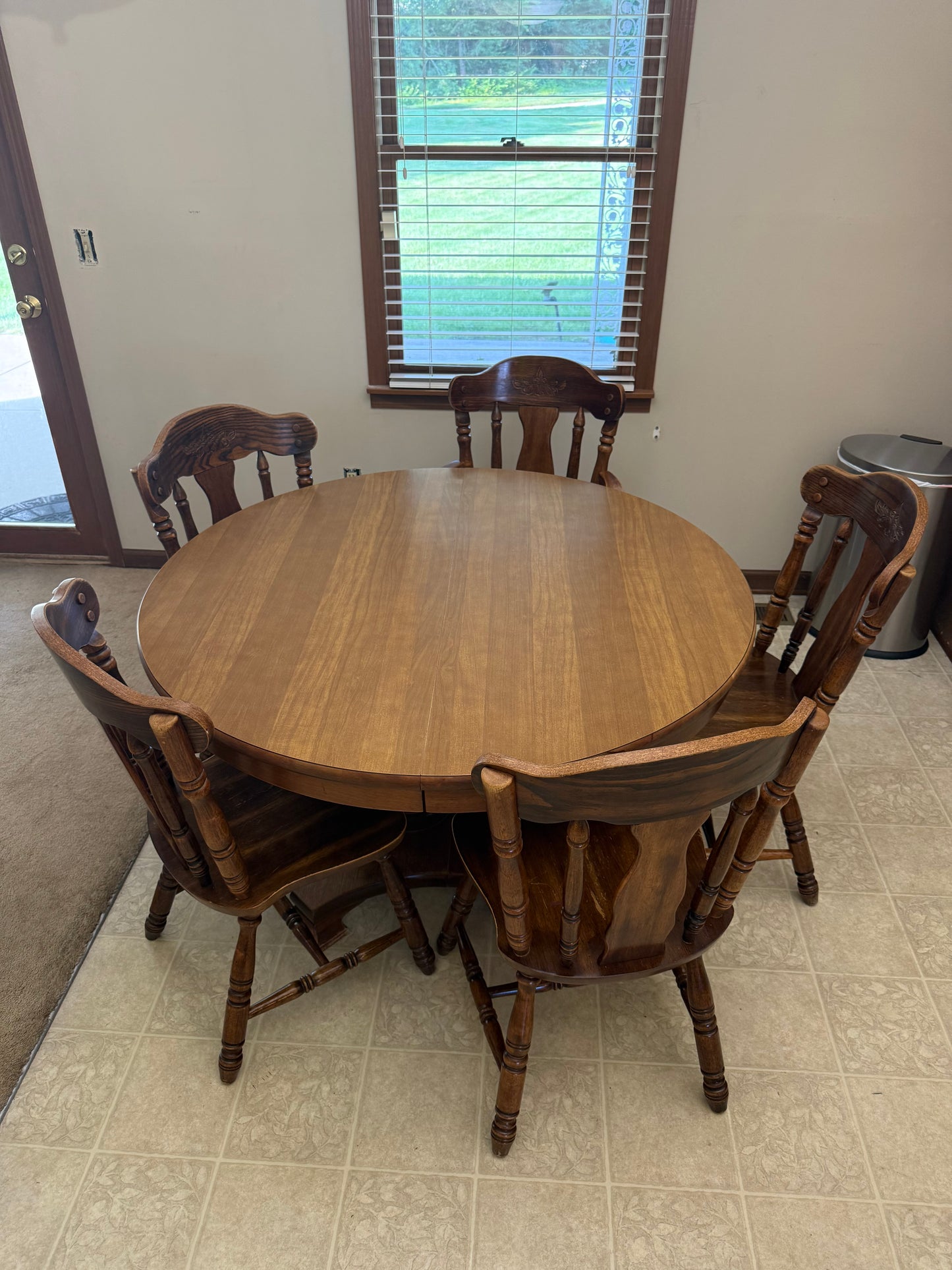 Dining Table & 5 Chairs