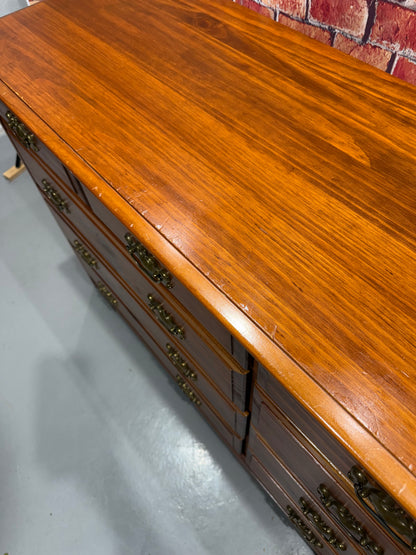 Dresser w/ 10 Drawers