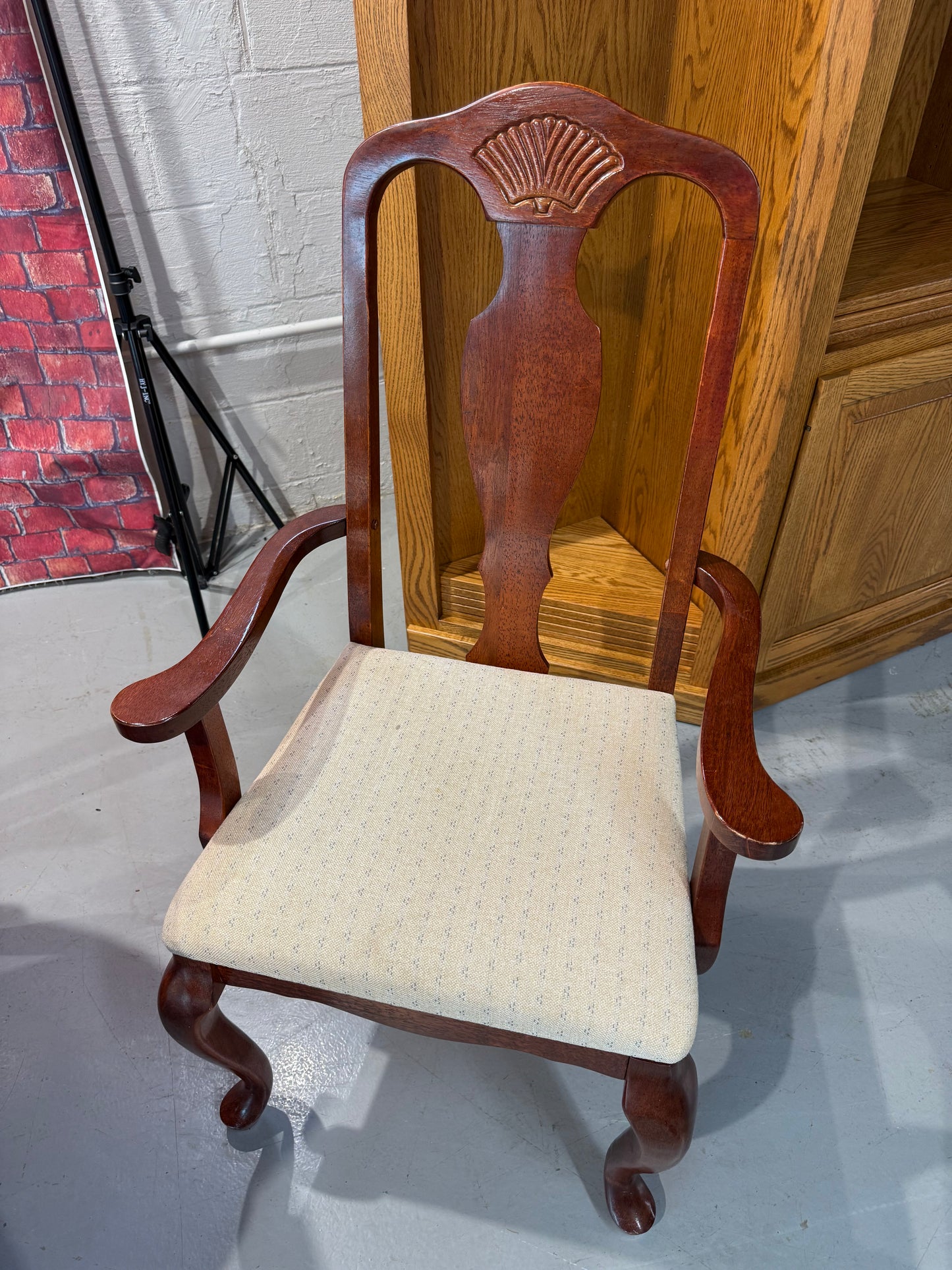 Dining Table & 6 Chairs