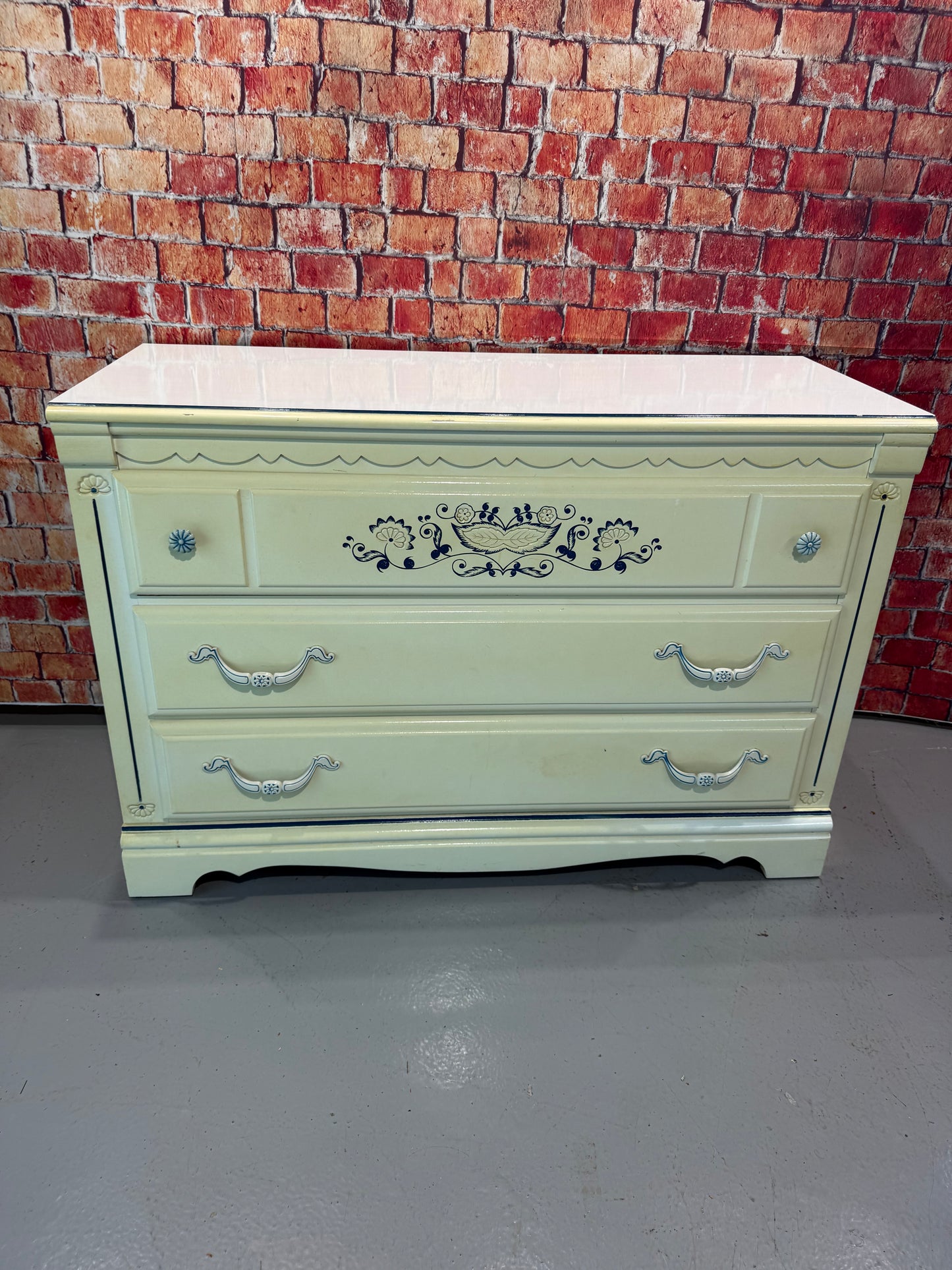 Lea Dresser
