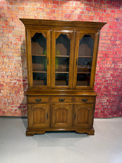Hutch / China Cabinet