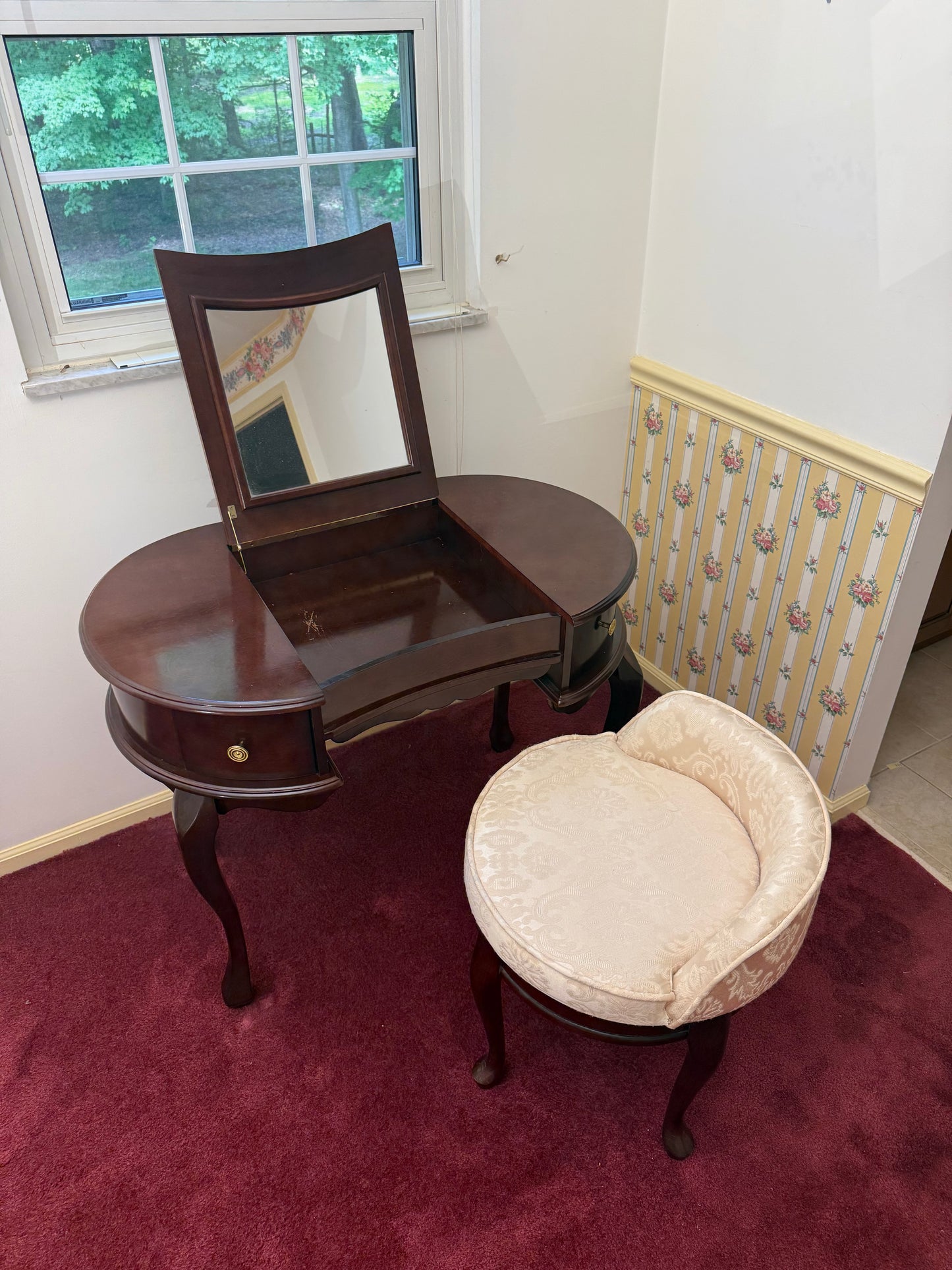 Vanity With Mirror & Stool
