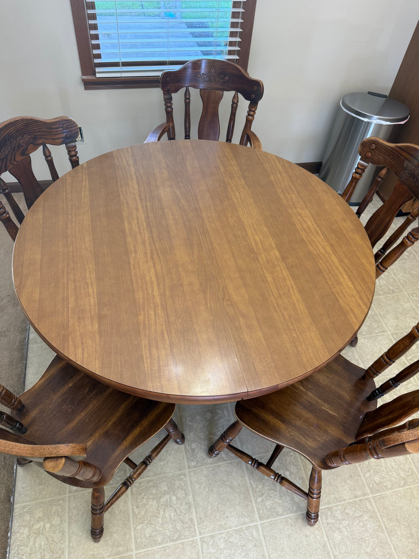 Dining Table & 5 Chairs