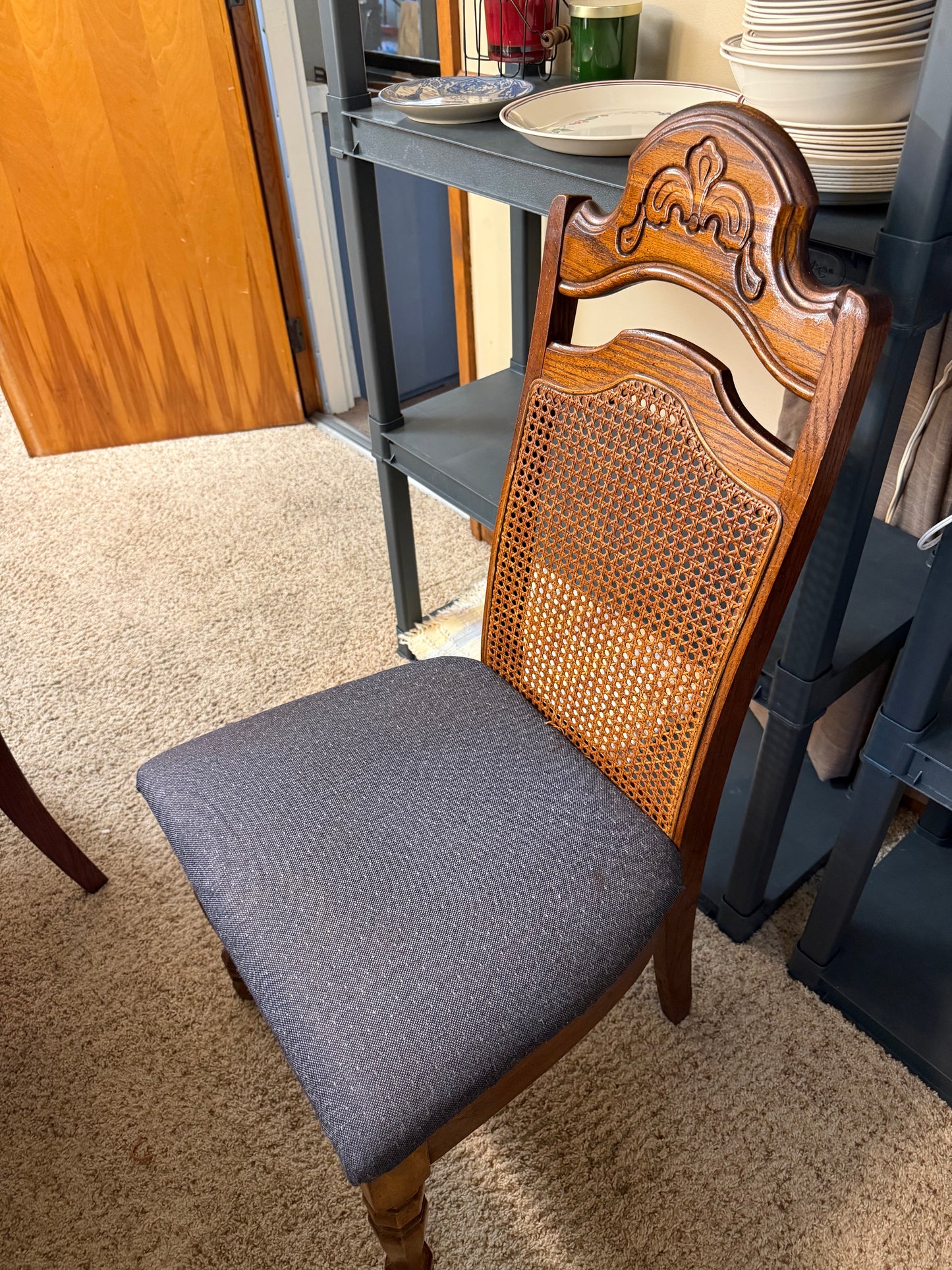 Table & 6 Chairs