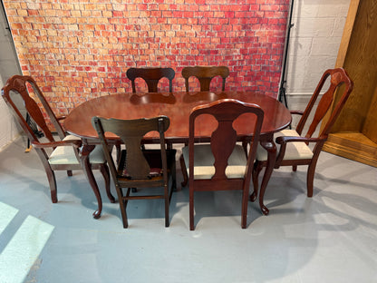 Dining Table & 6 Chairs