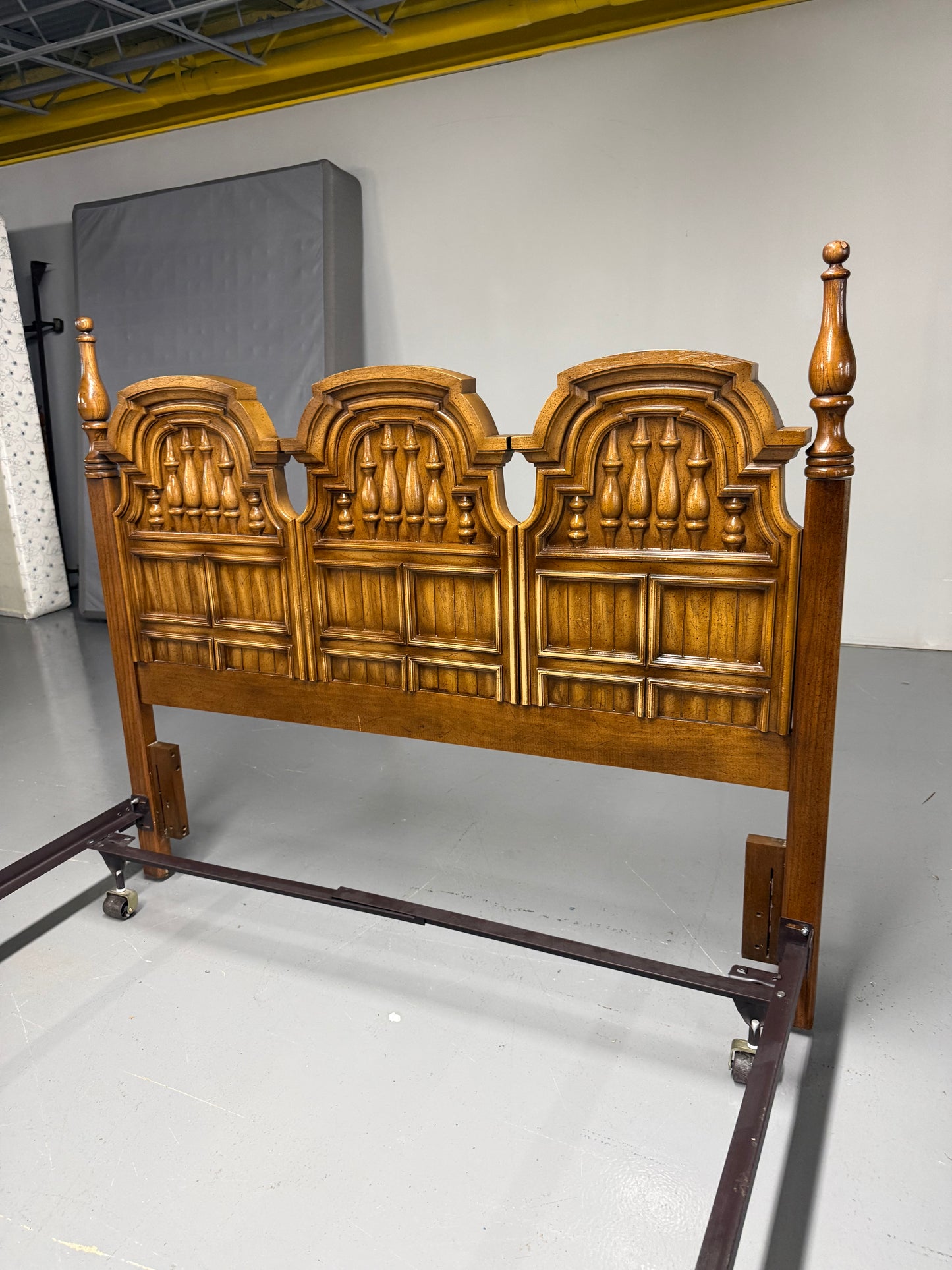 Vintage Queen/Full Bed