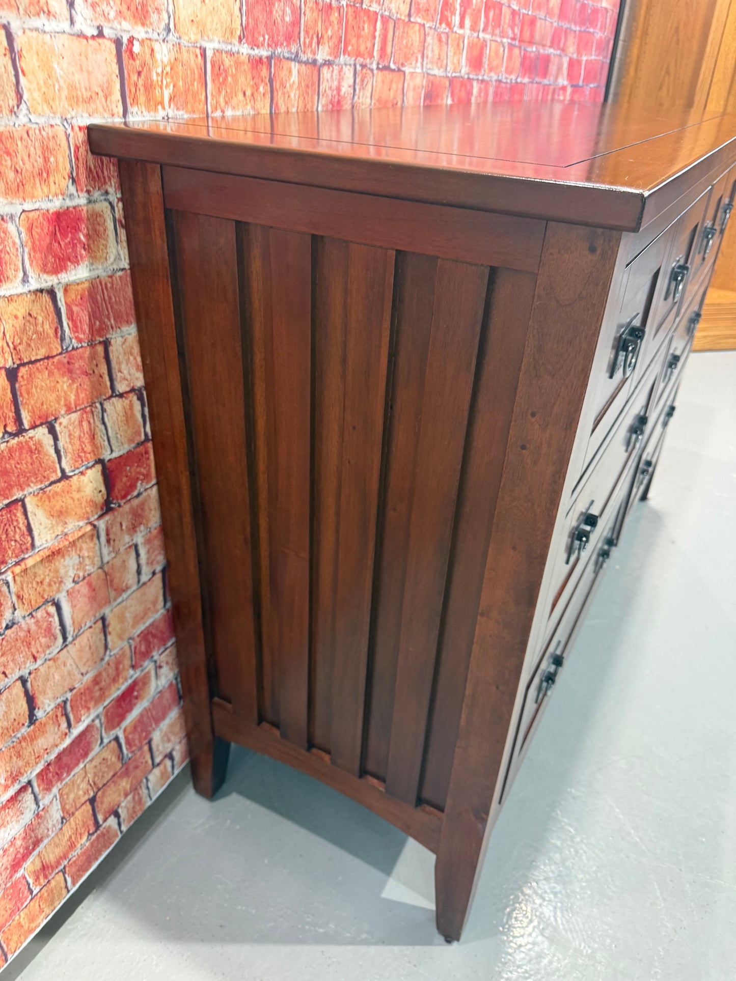 Dresser w/ 6 Drawers