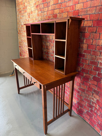Desk with Hutch/Bookshelf