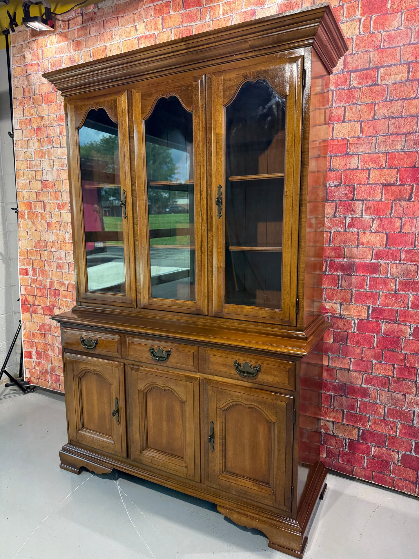 Hutch / China Cabinet
