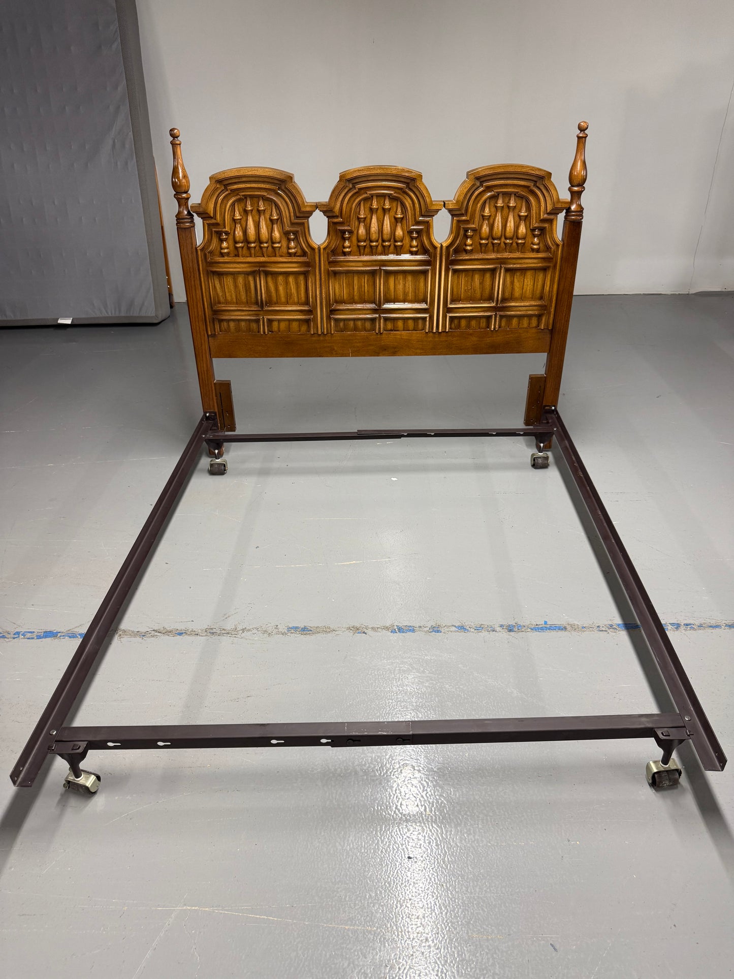 Vintage Queen/Full Bed