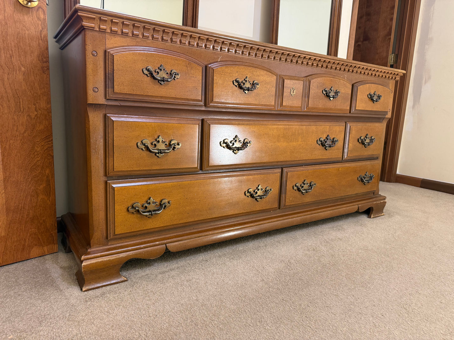 Bassett Dresser w/ 2 Mirrors