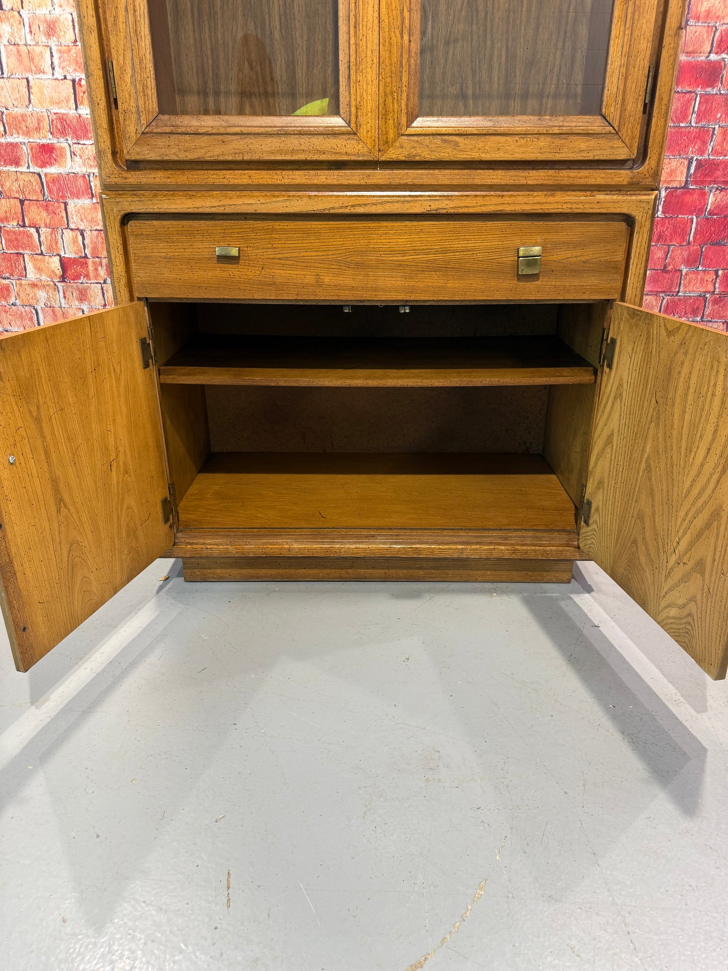 China Cabinet / Bookcase