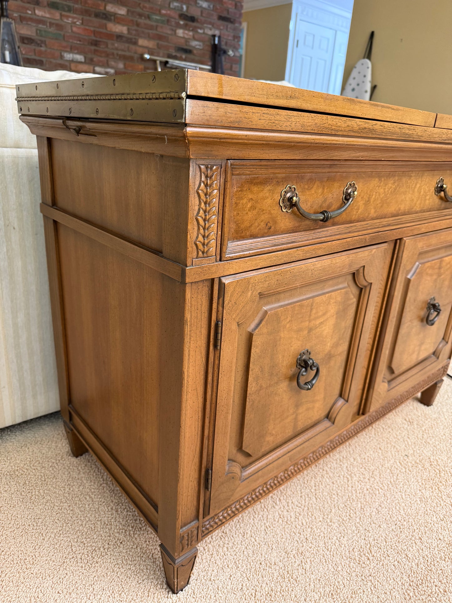 MCM Sideboard - Mt Arie