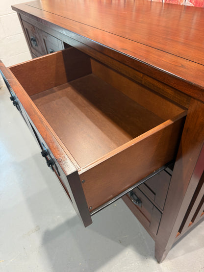 Dresser w/ 6 Drawers