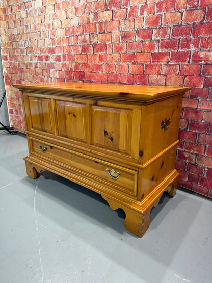 Lexington Cedar Chest