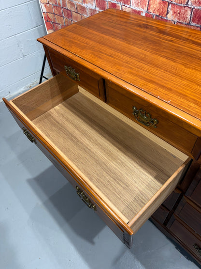 Dresser w/ 10 Drawers