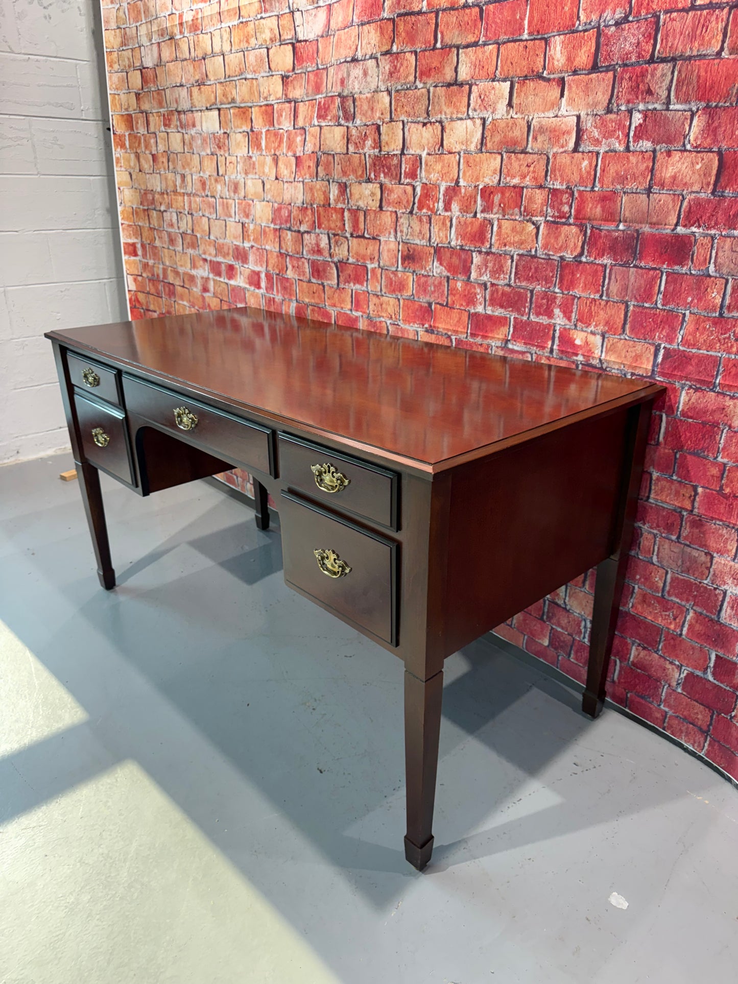 Bombay Desk