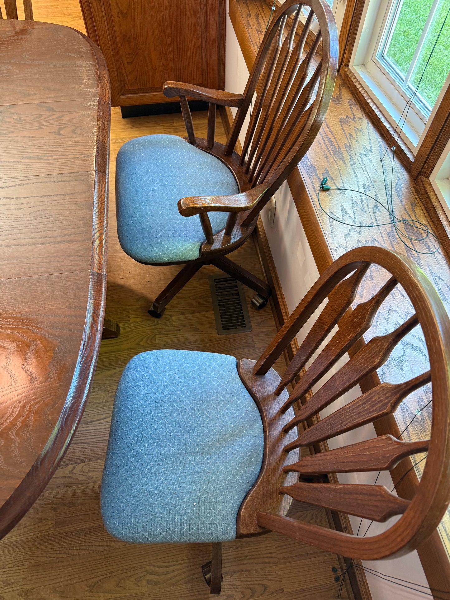 Dining Table & 6 Chairs w/ Wheels