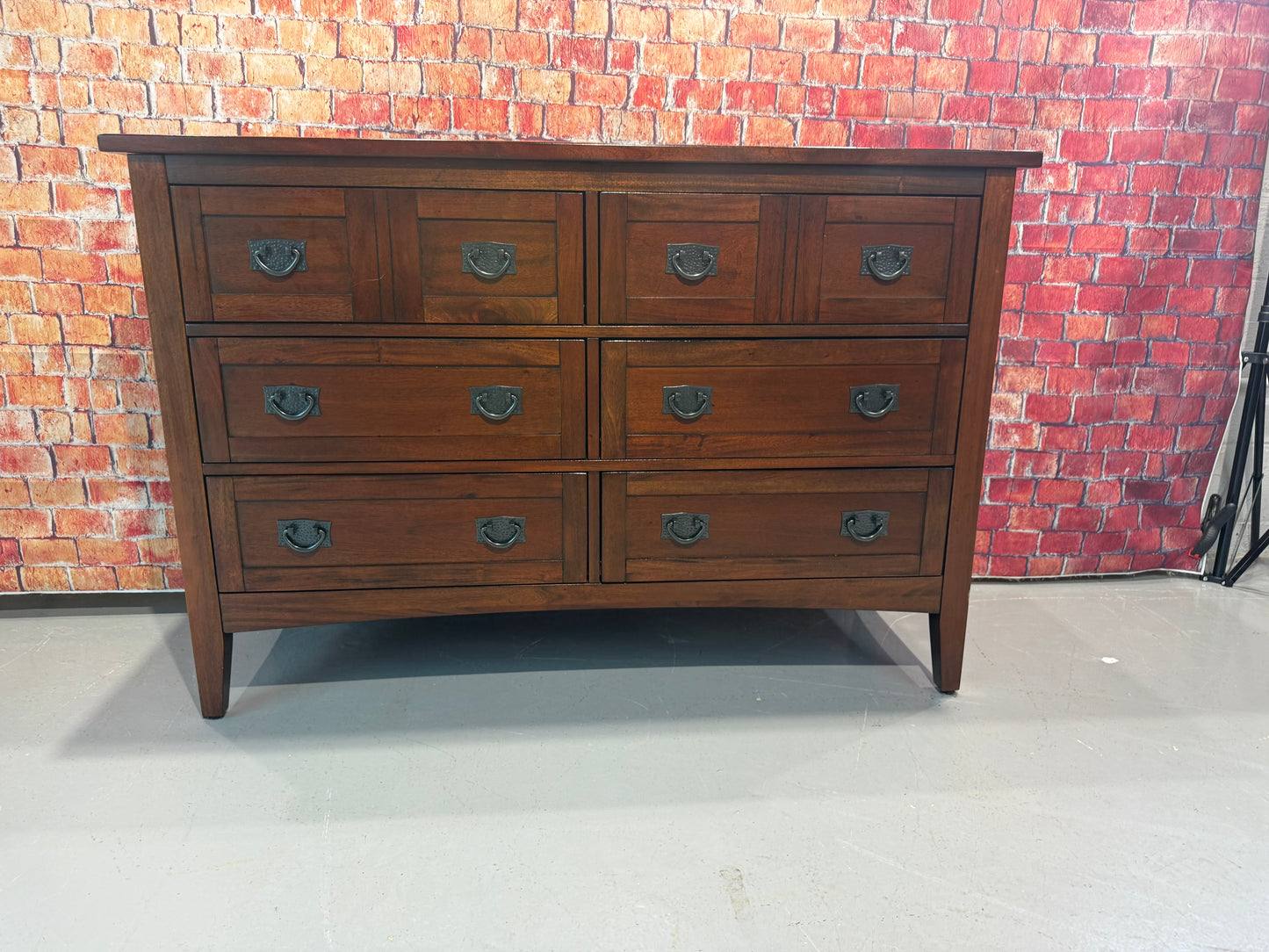 Dresser w/ 6 Drawers