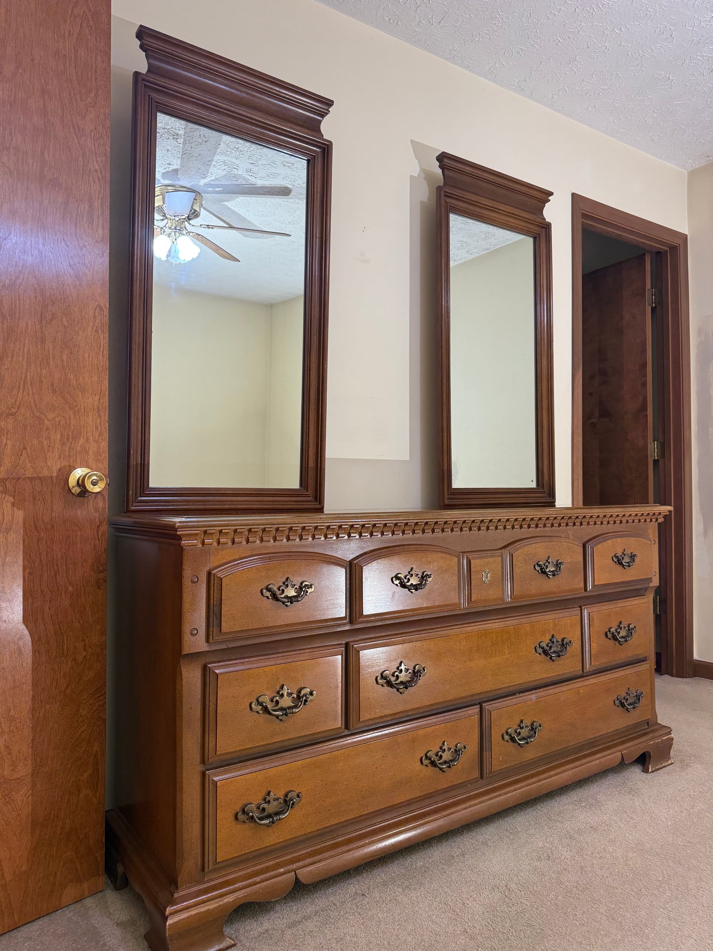 Bassett Dresser w/ 2 Mirrors