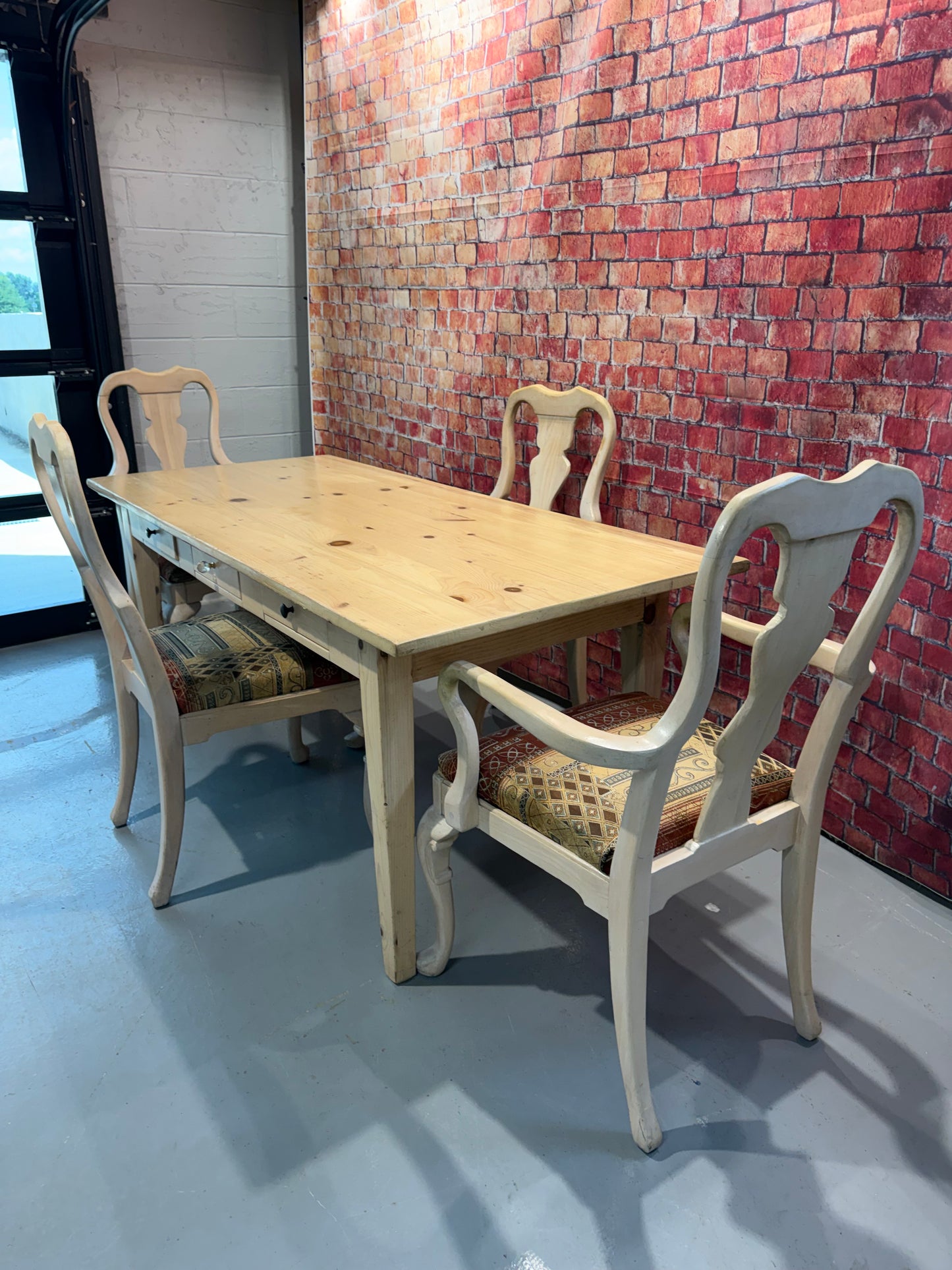 Pottery Barn Dining Table & 4 Chairs