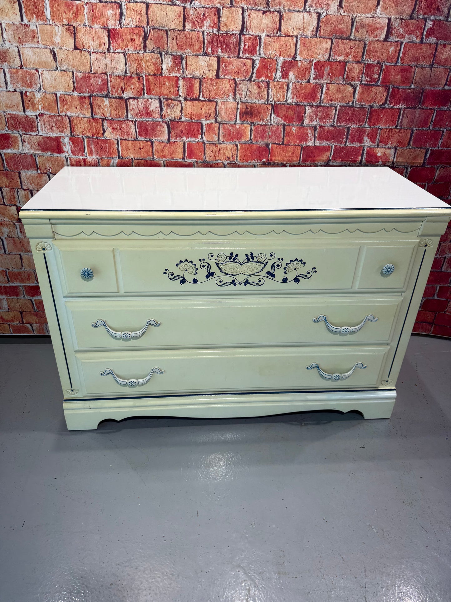 Lea Dresser