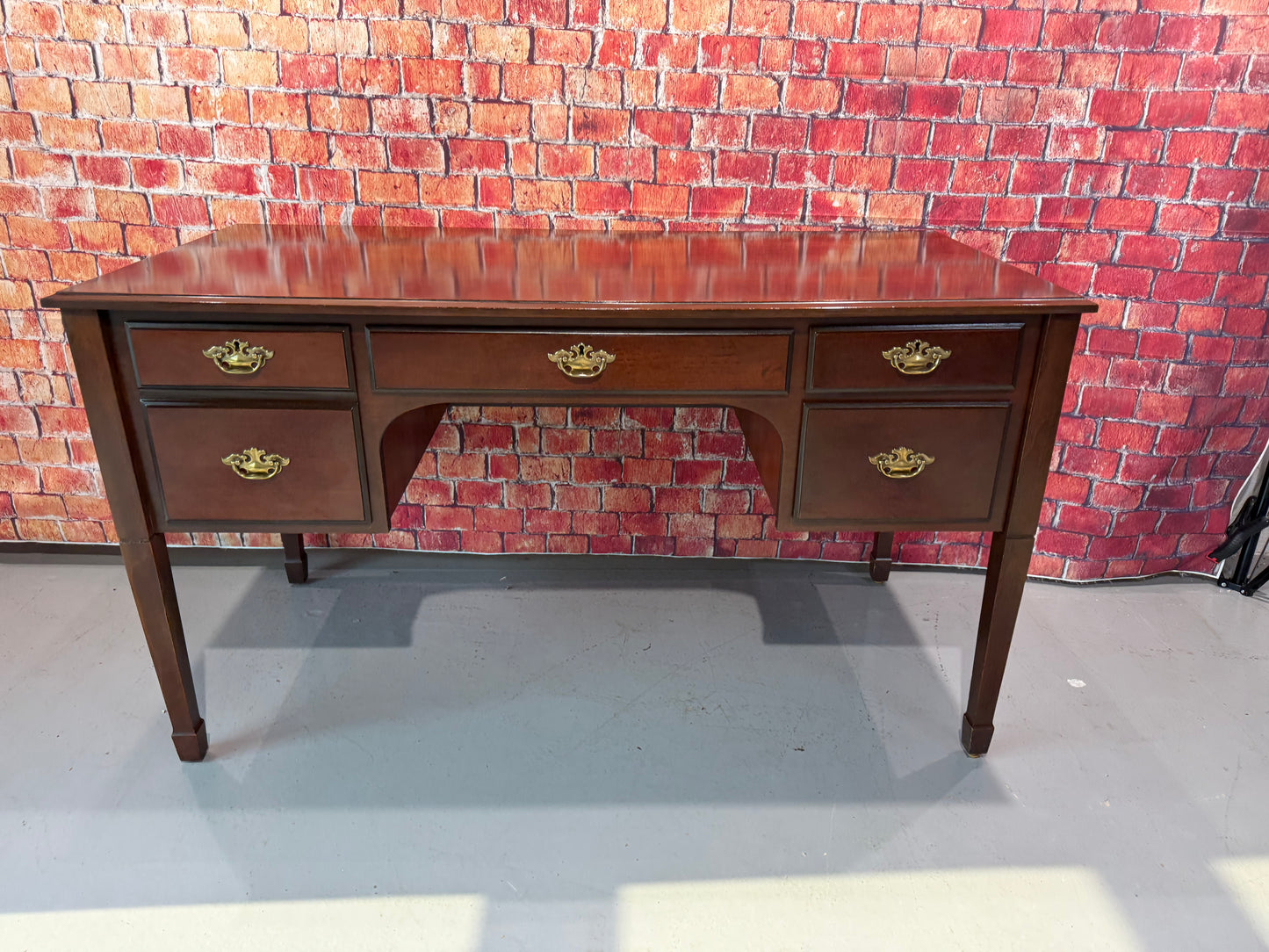 Bombay Desk