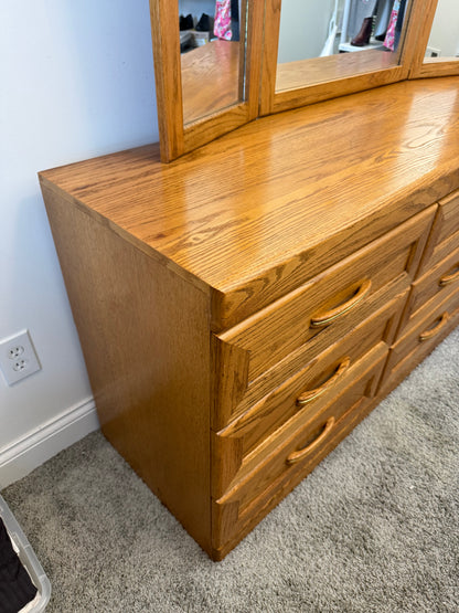 Dresser w/ Folding Mirror