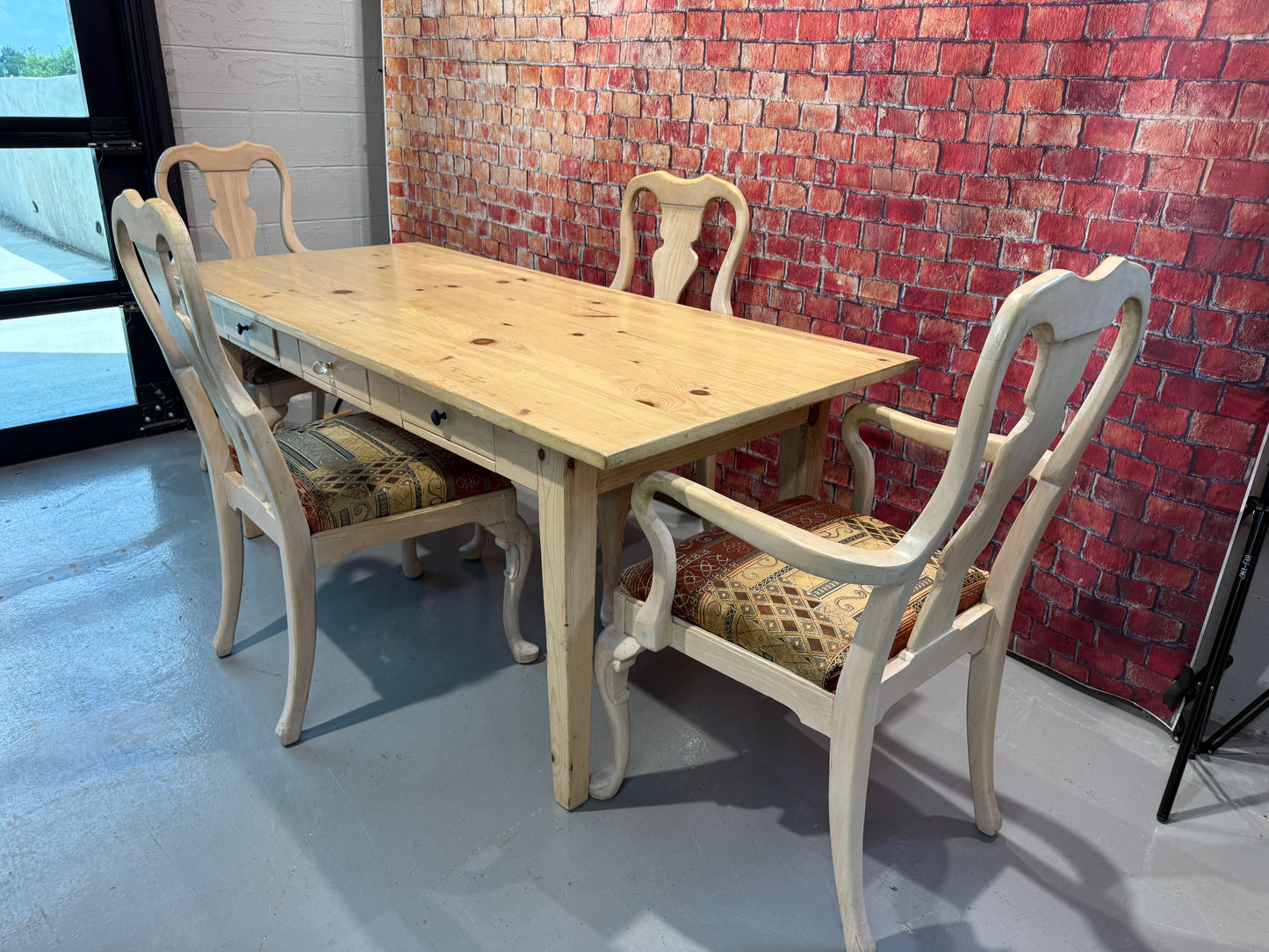 Pottery Barn Dining Table & 4 Chairs