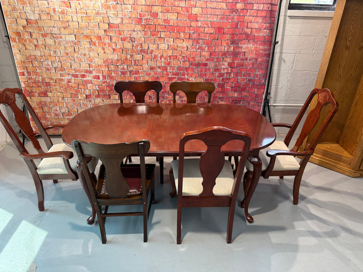 Dining Table & 6 Chairs