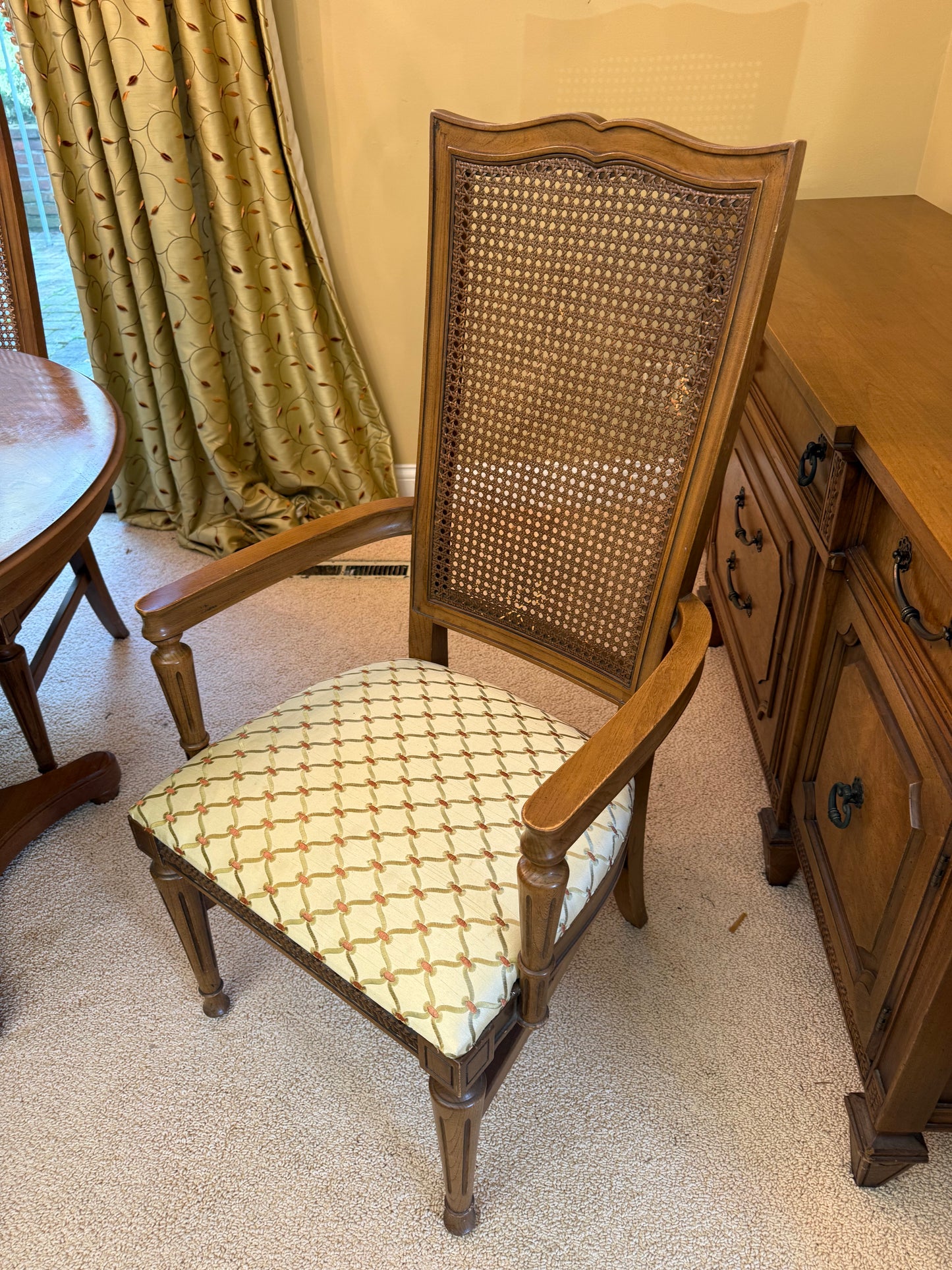 Vintage Dining Table w/4 Chairs