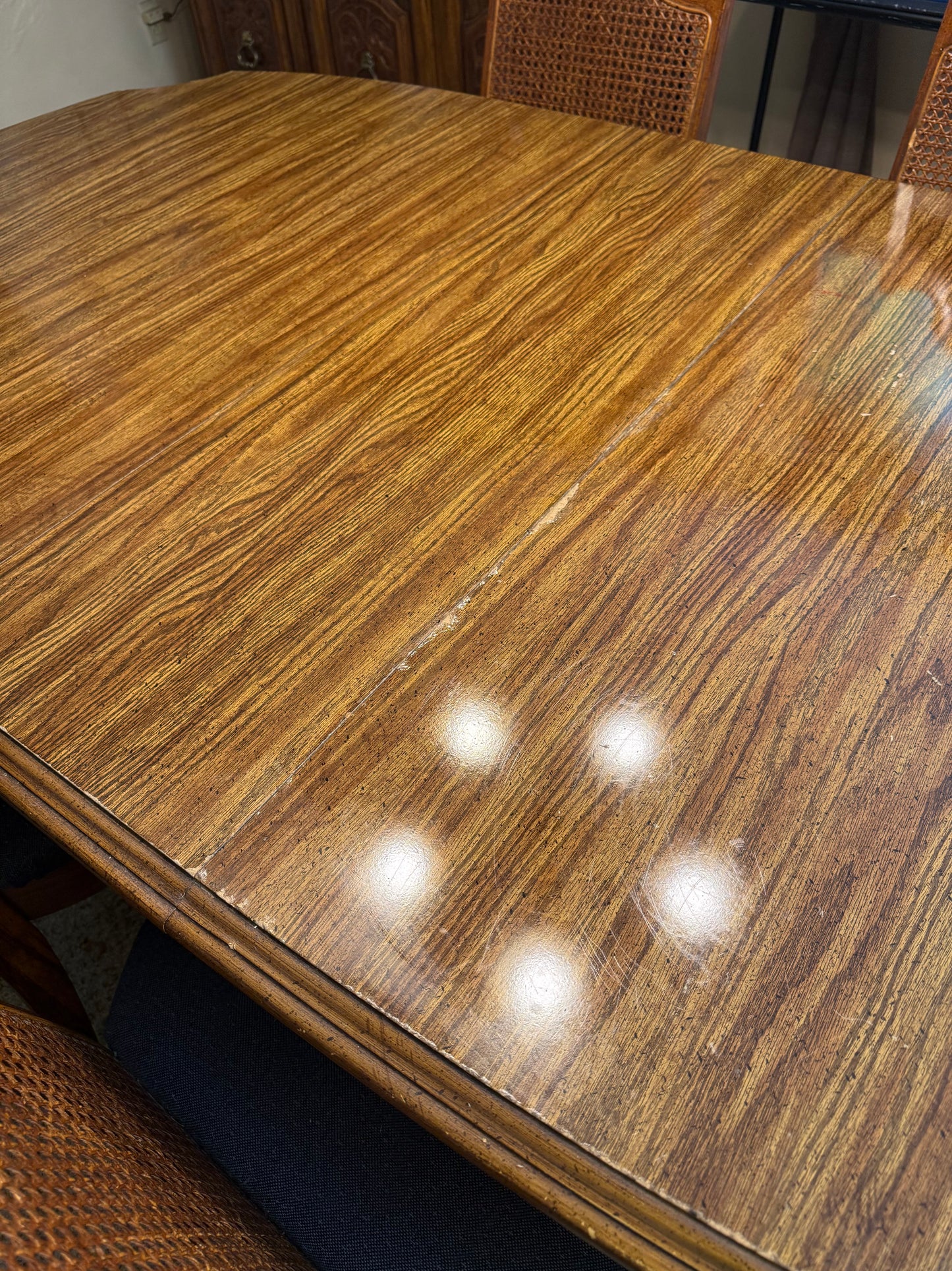 Table & 6 Chairs