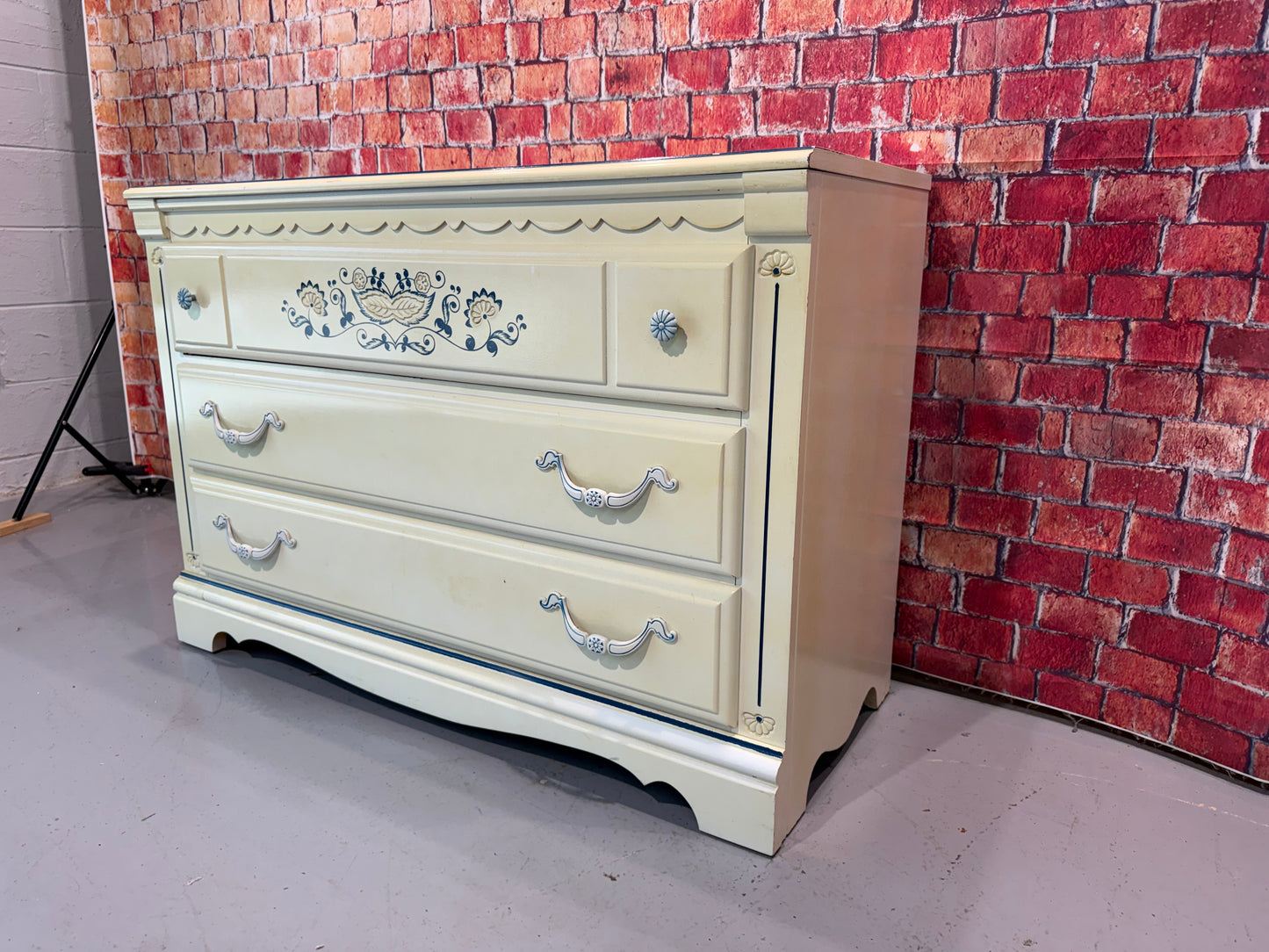 Lea Dresser