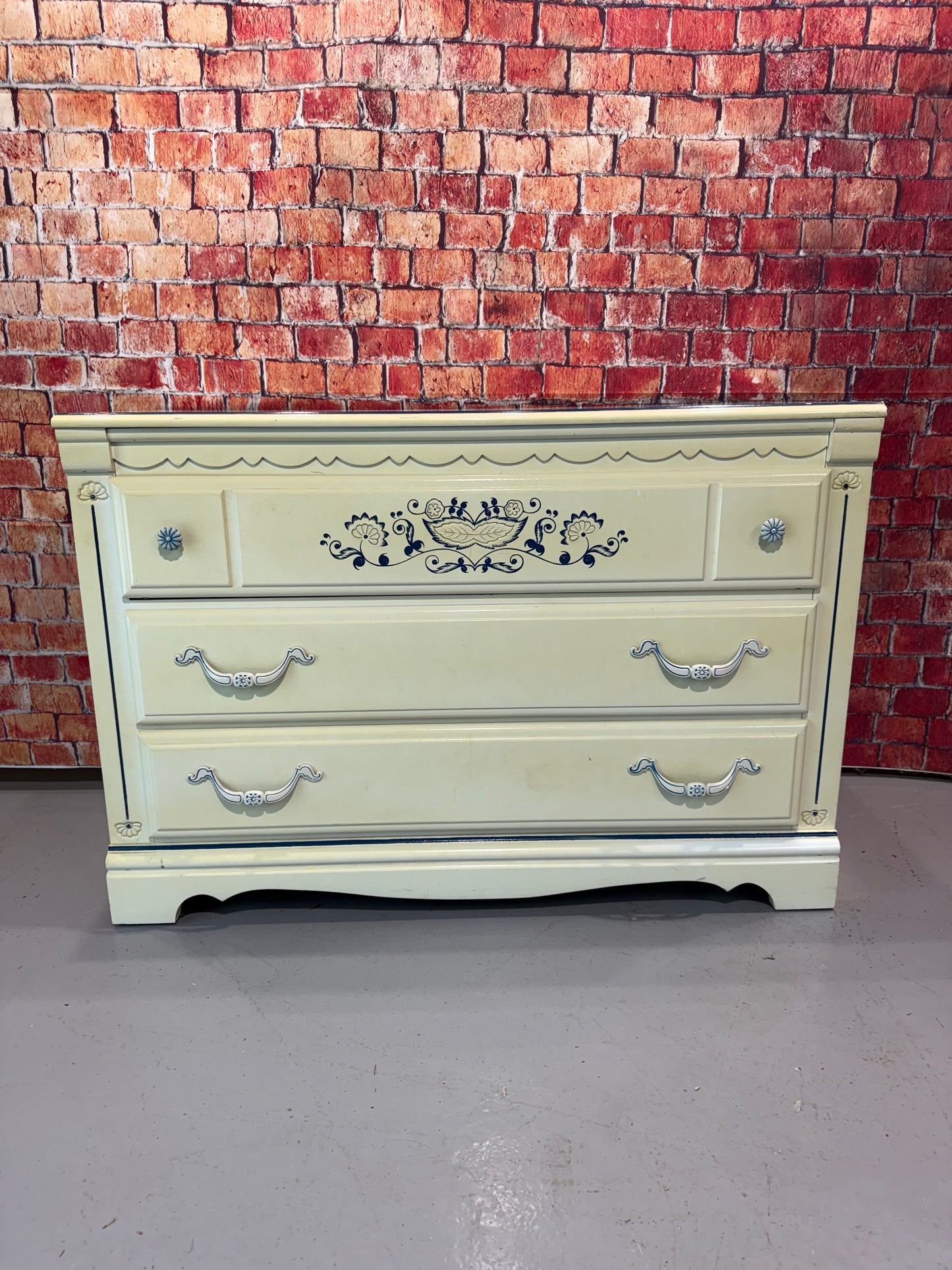 Lea Dresser