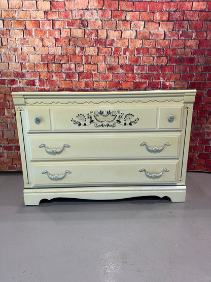 Lea Dresser