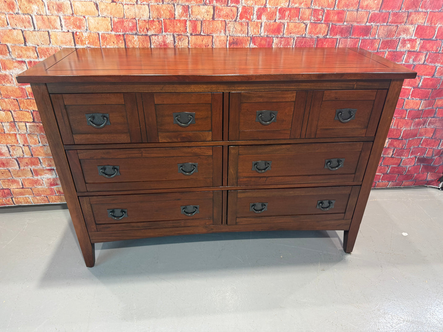Dresser w/ 6 Drawers