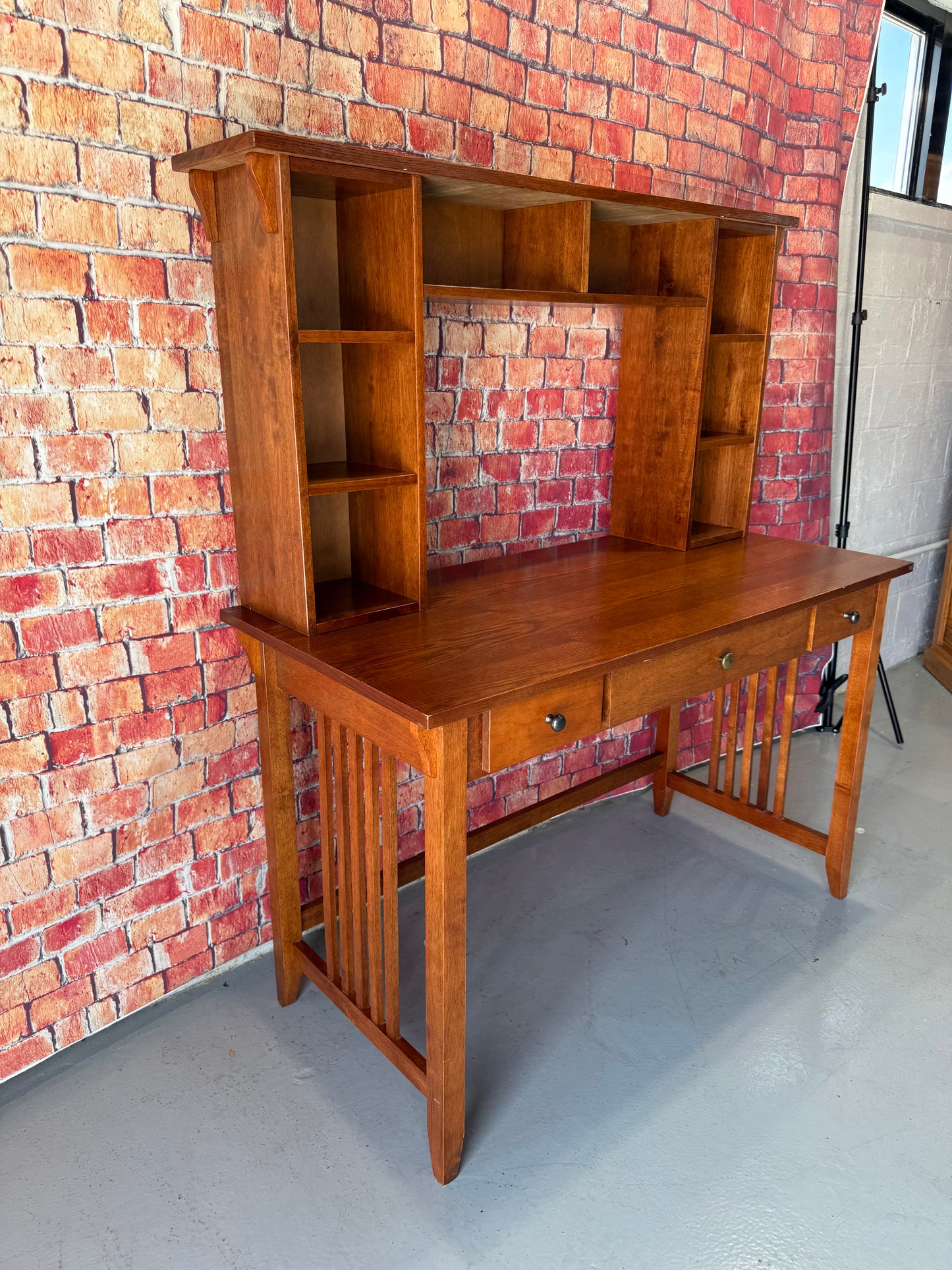 Desk with Hutch/Bookshelf