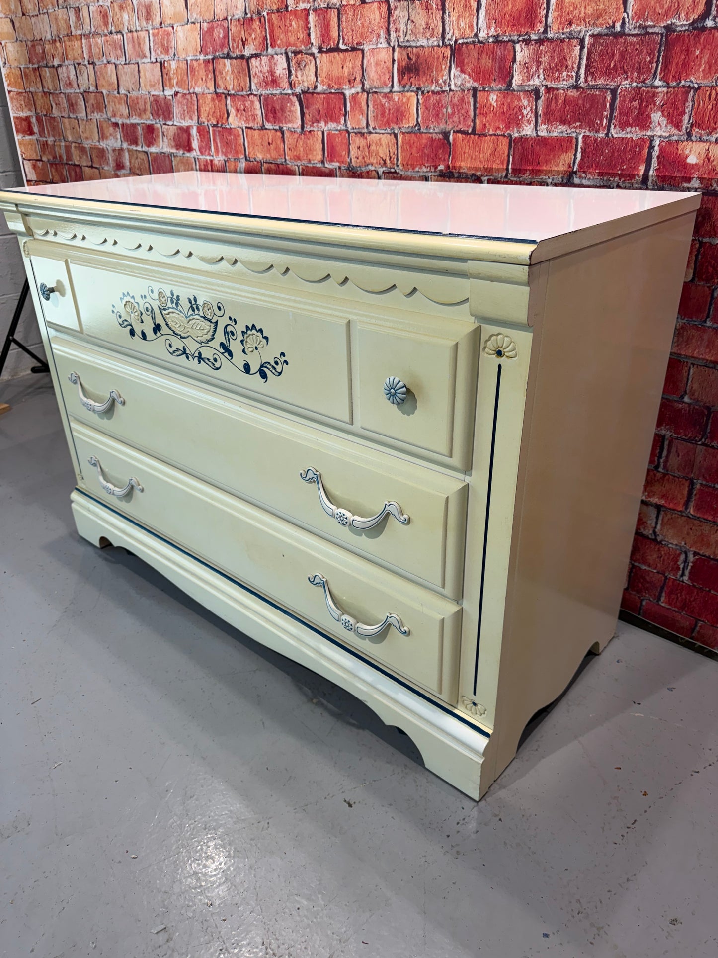 Lea Dresser