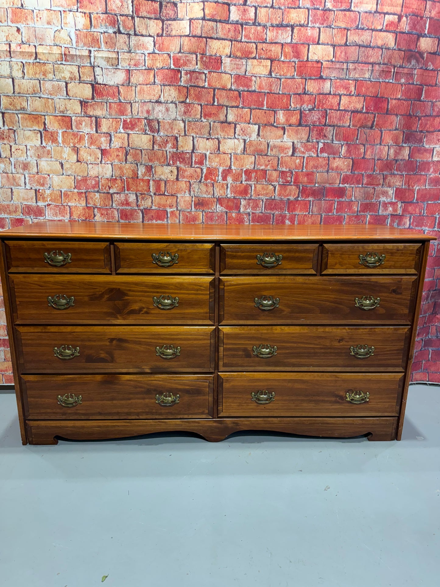 Dresser w/ 10 Drawers